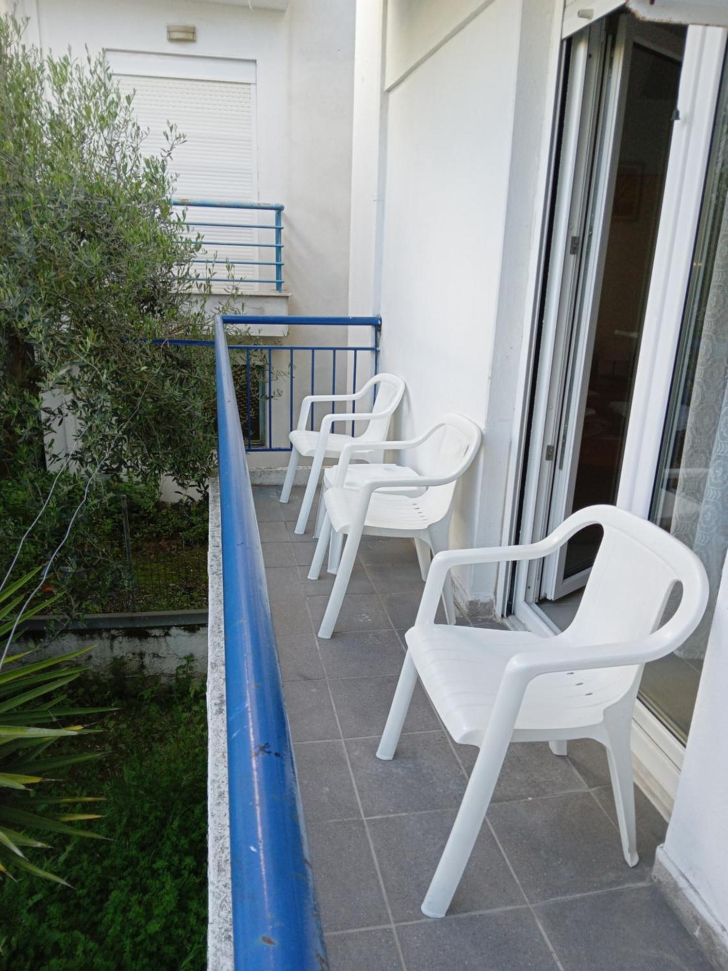 Leonidas Apartments Néa Péramos Eksteriør billede