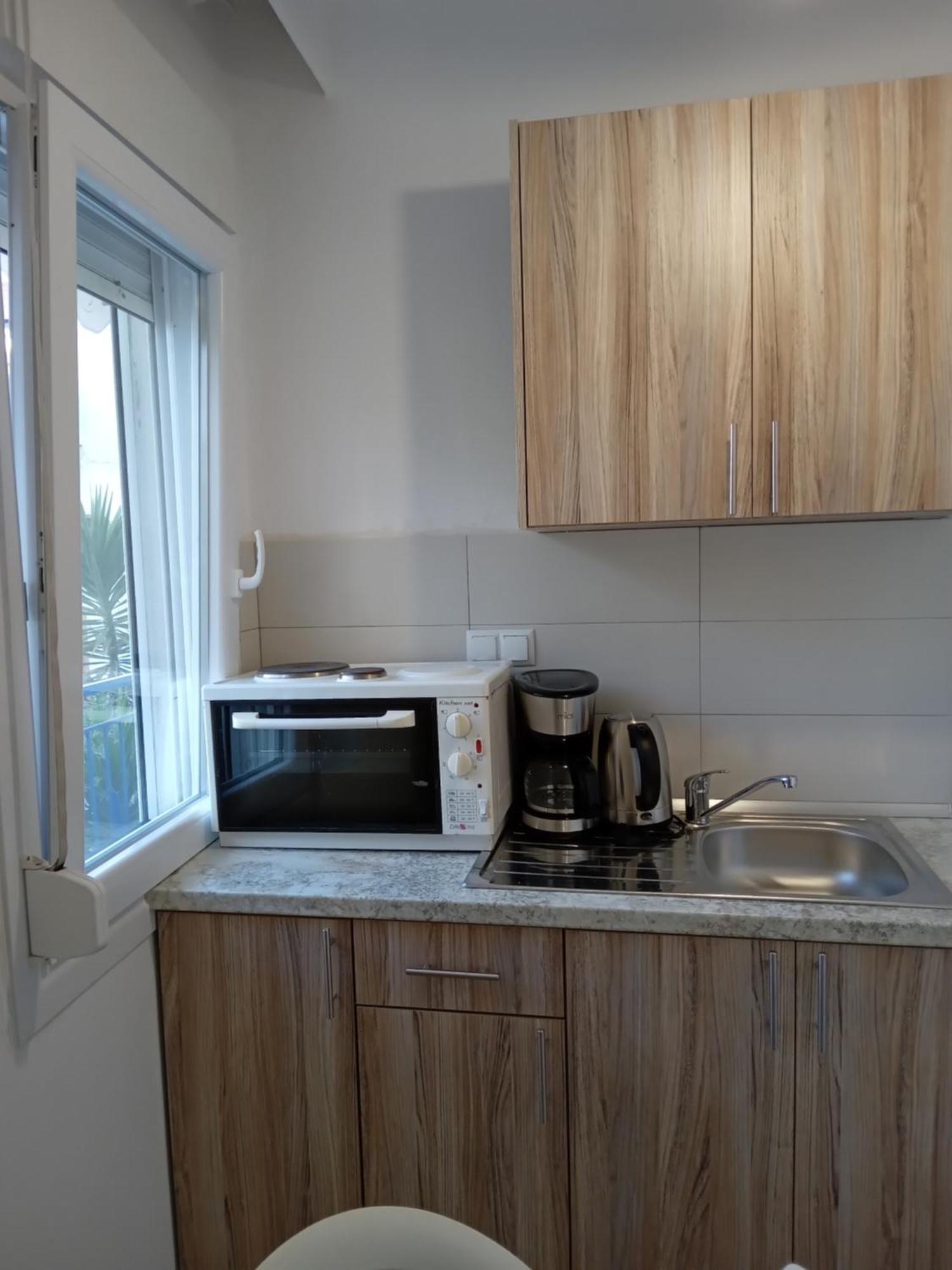 Leonidas Apartments Néa Péramos Eksteriør billede