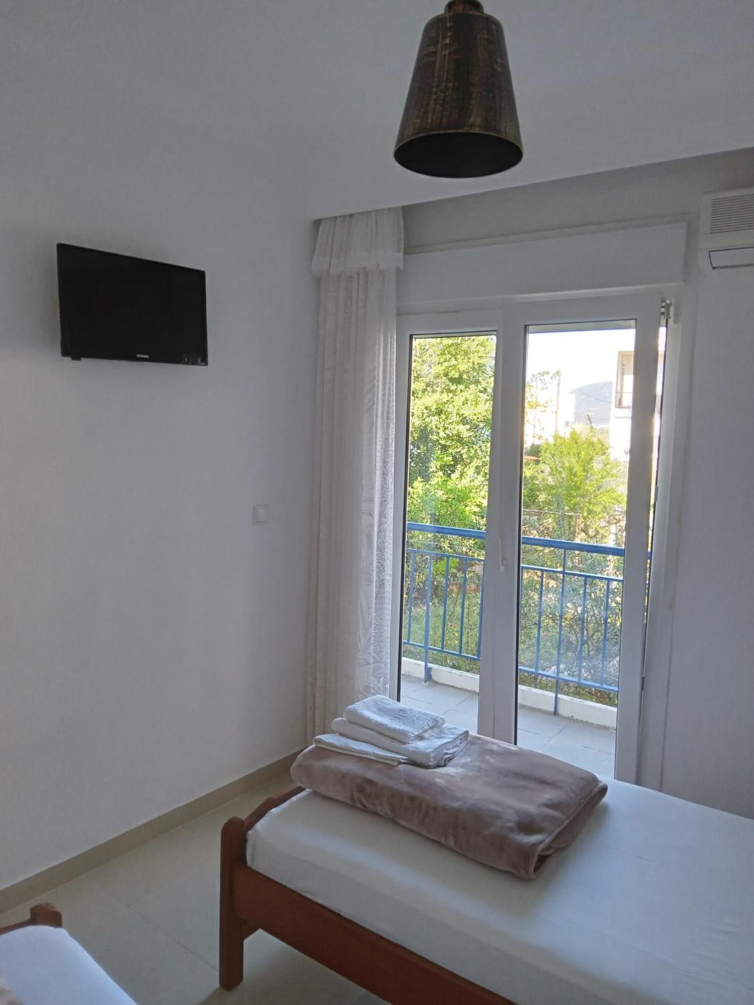 Leonidas Apartments Néa Péramos Eksteriør billede