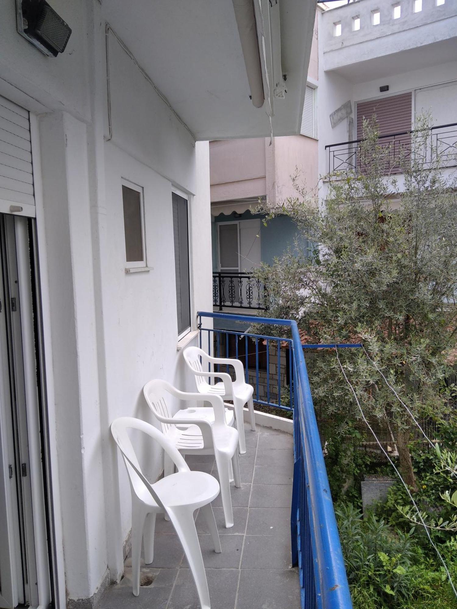 Leonidas Apartments Néa Péramos Eksteriør billede