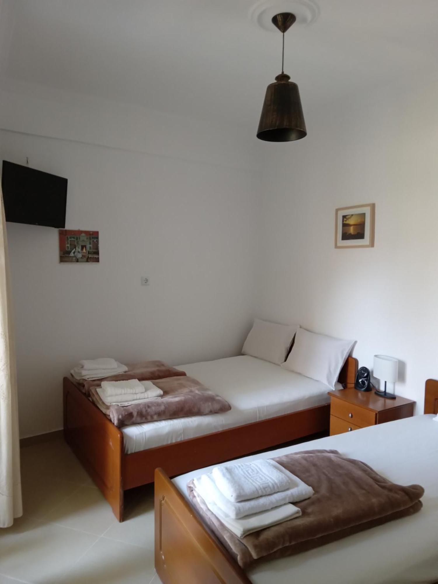 Leonidas Apartments Néa Péramos Eksteriør billede