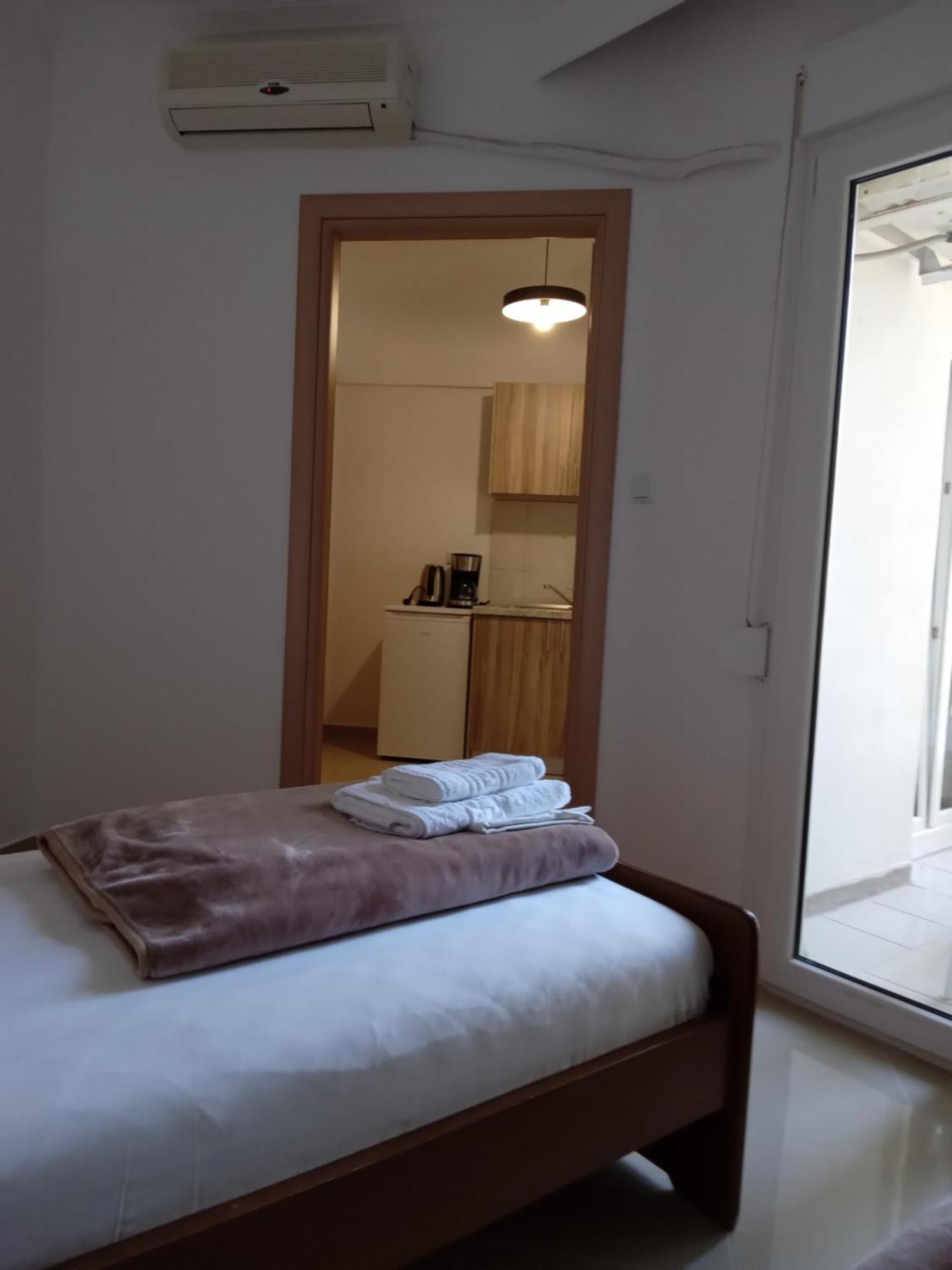 Leonidas Apartments Néa Péramos Eksteriør billede
