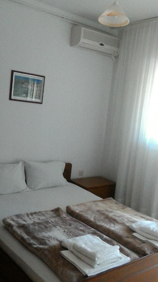 Leonidas Apartments Néa Péramos Eksteriør billede