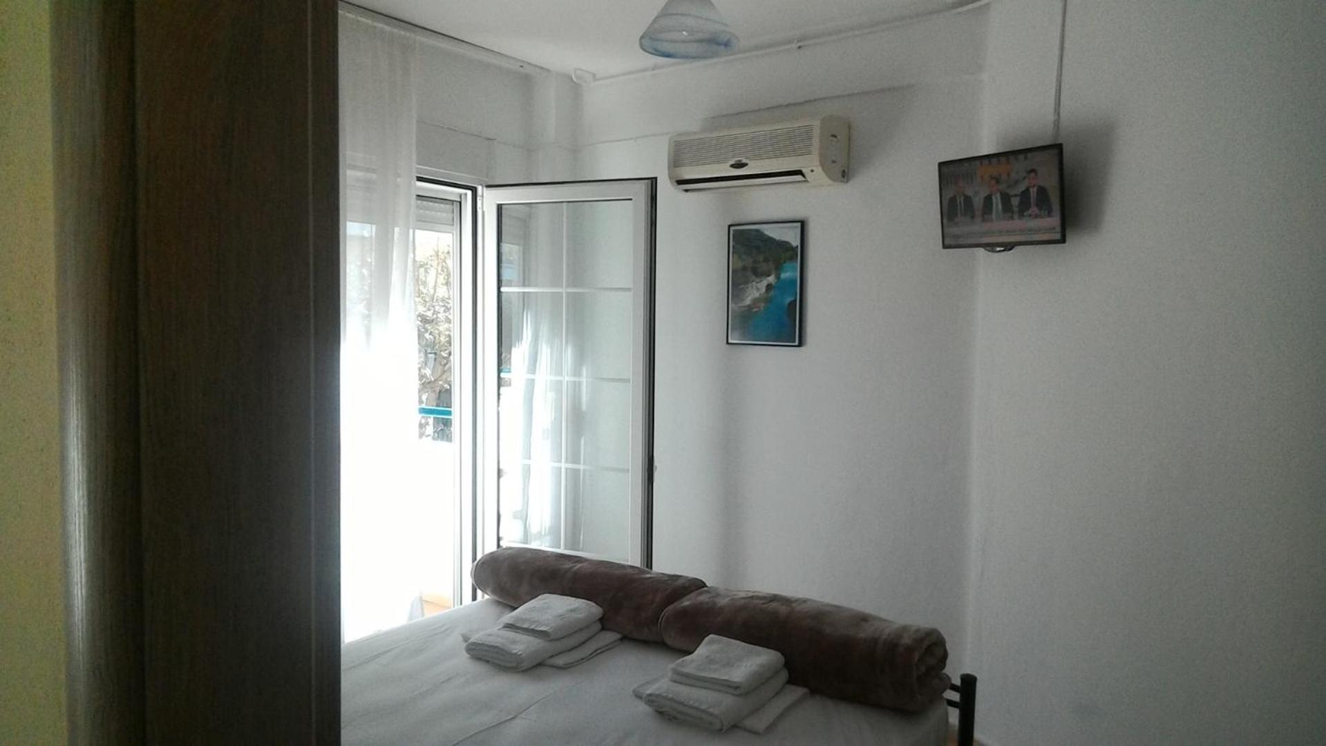 Leonidas Apartments Néa Péramos Eksteriør billede