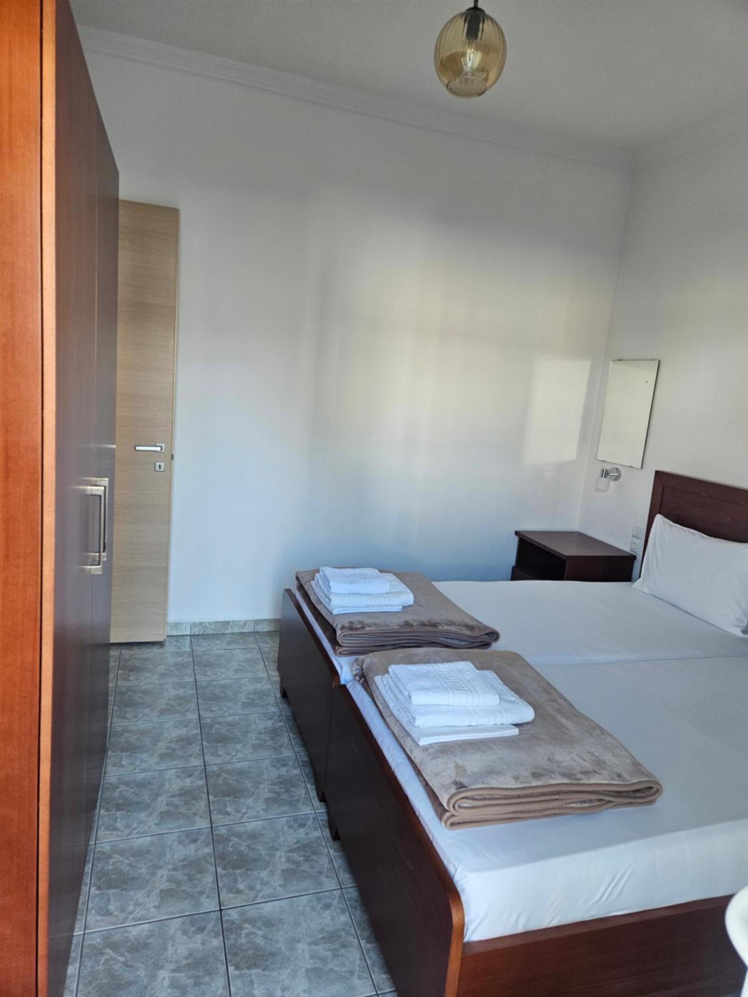 Leonidas Apartments Néa Péramos Værelse billede