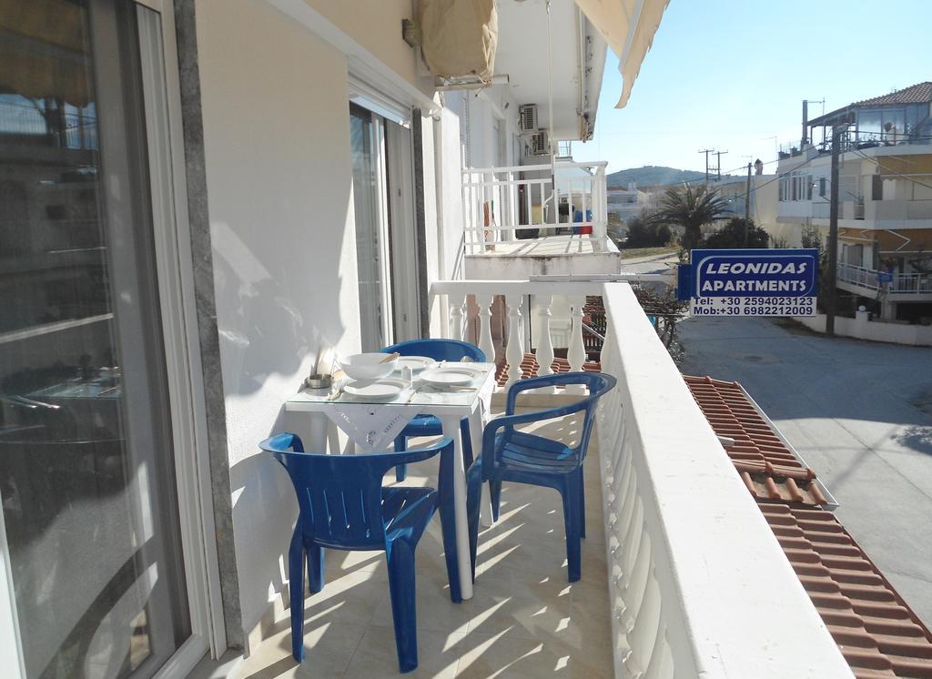 Leonidas Apartments Néa Péramos Eksteriør billede